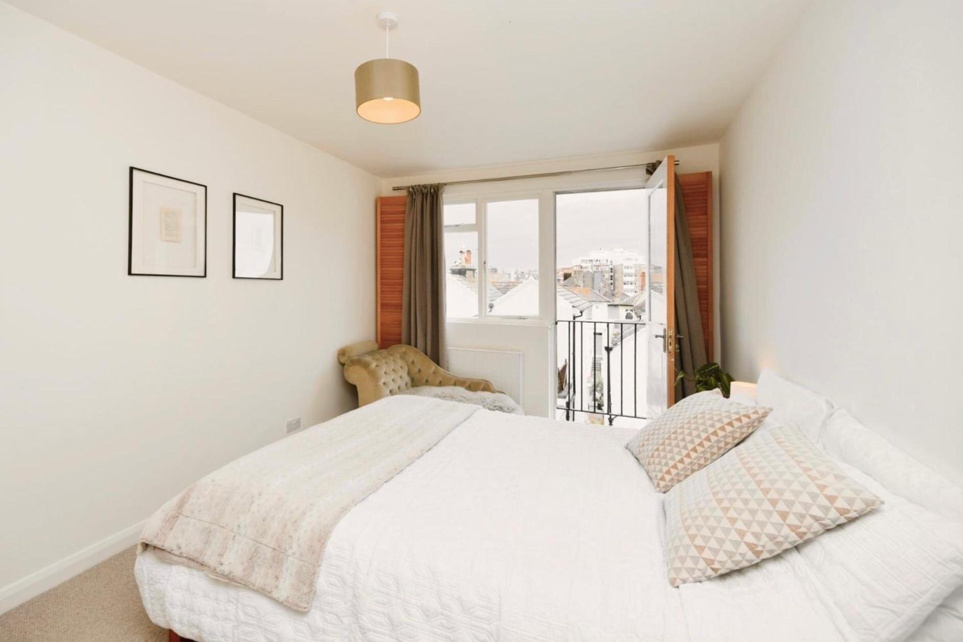 Sunny Seaside Sanctuary - Two Bedroom Apartment Hove Exteriér fotografie